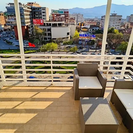 Aria Con Vista Sul Teatro Migjeni Daire *